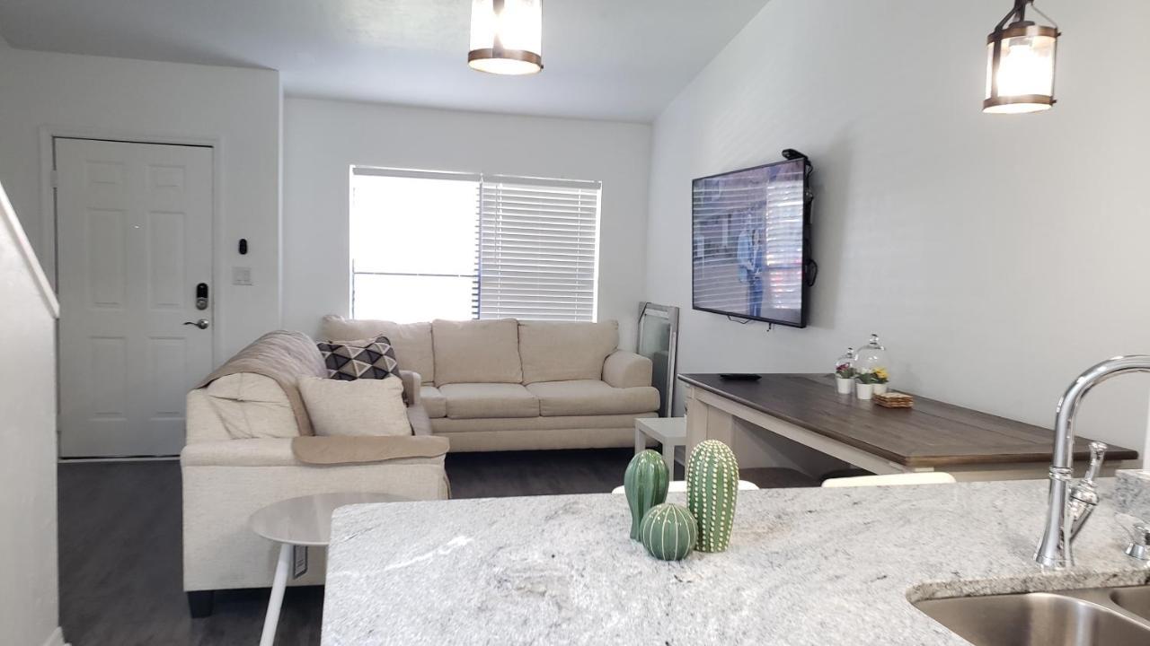 Discover Luxury Condo Steps Away From Celebration Pointe And I-75! 盖恩斯维尔 外观 照片