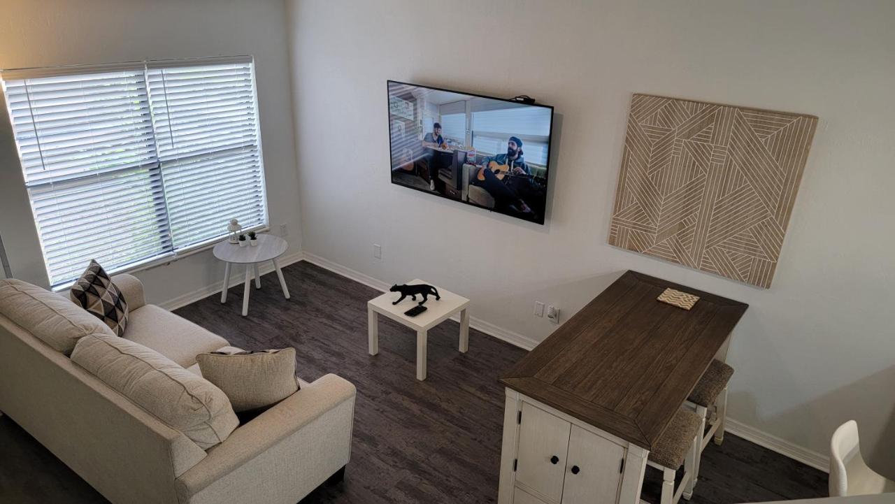 Discover Luxury Condo Steps Away From Celebration Pointe And I-75! 盖恩斯维尔 外观 照片