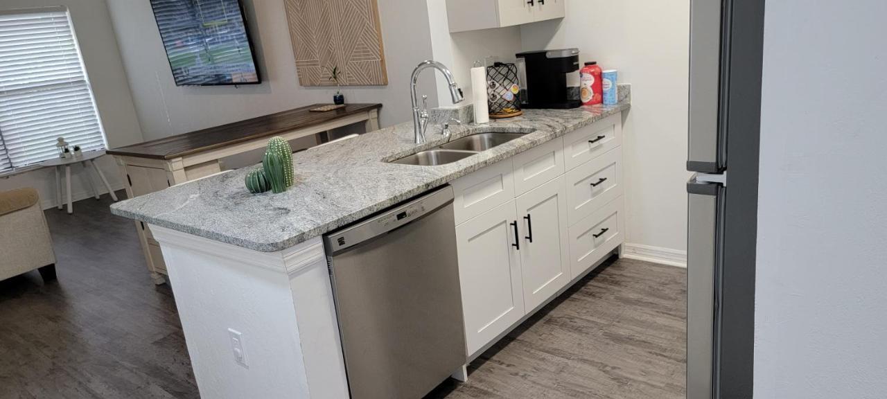 Discover Luxury Condo Steps Away From Celebration Pointe And I-75! 盖恩斯维尔 外观 照片